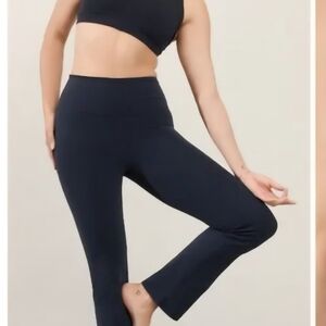 Athleta Elation Straight Leg Pant in Dark Blue Size M Used But Good Condition.